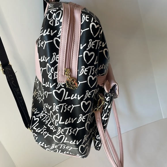 Betsy Johnson Luv   2 in 1 Backpack Purse  Black / Pink  Size Medium - Picture 7 of 16